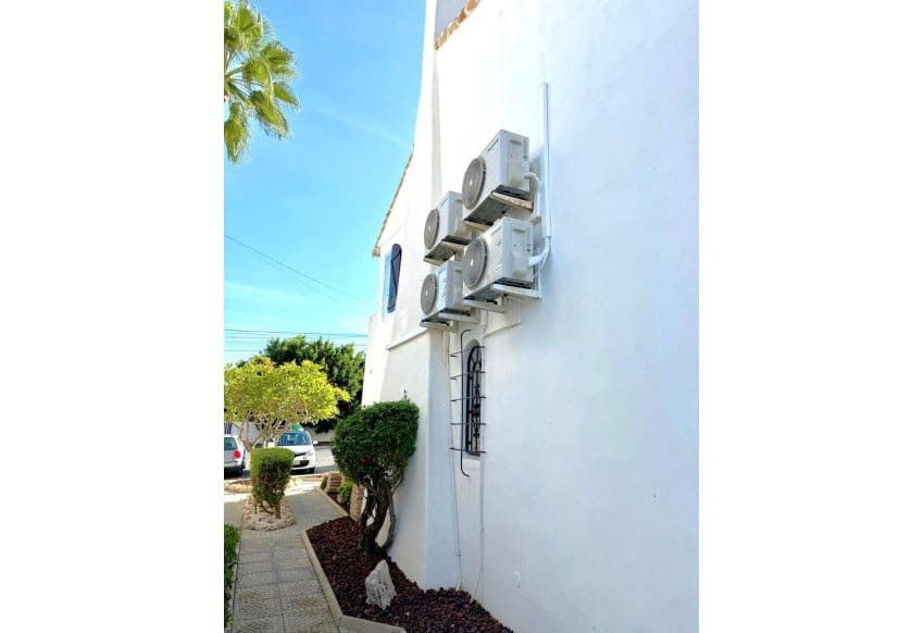 3 bedroom Villa for sale in Villamartin - € 449,000 (Ref: 9360321)