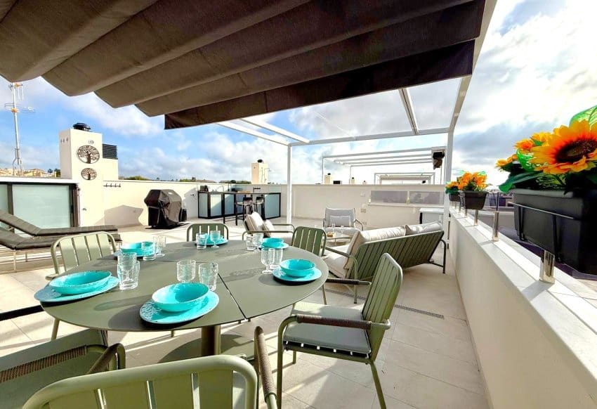 2 bedroom Penthouse for sale in Los Altos with pool - € 330,000 (Ref: 9389995)