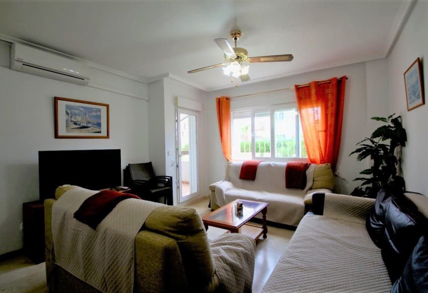 2 soveværelse Lejlighed til salg i Villamartin med swimmingpool - € 199.000 (Ref: 9402715)