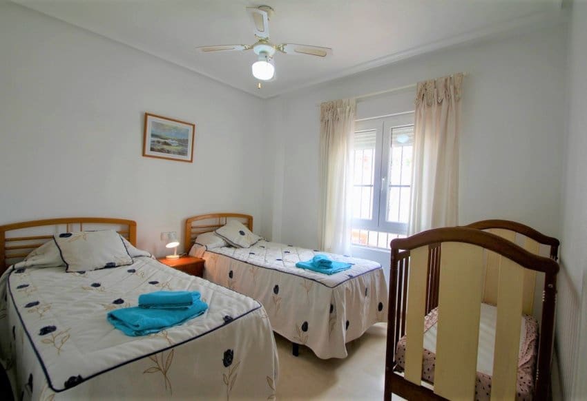 2 soveværelse Lejlighed til salg i Villamartin med swimmingpool - € 199.000 (Ref: 9402715)