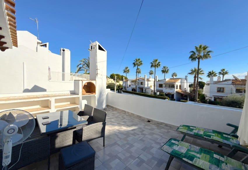 3 bedroom Villa for sale in Villamartin with pool - € 229,950 (Ref: 9432416)