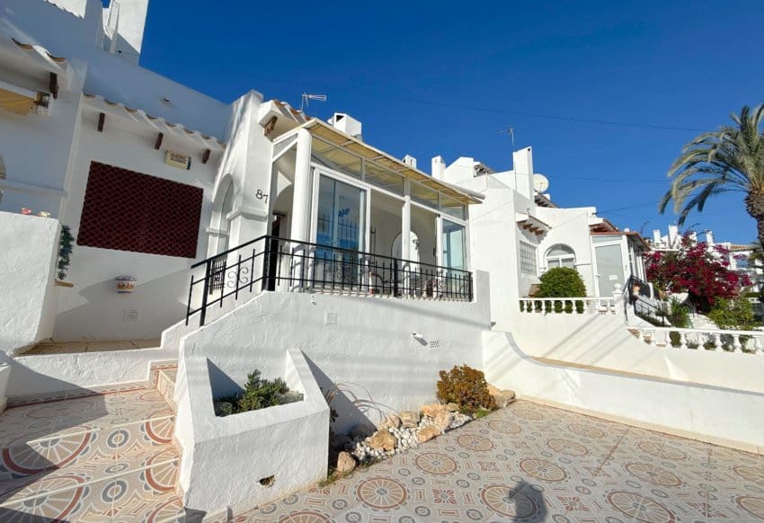 3 bedroom Villa for sale in Villamartin with pool - € 229,950 (Ref: 9432416)