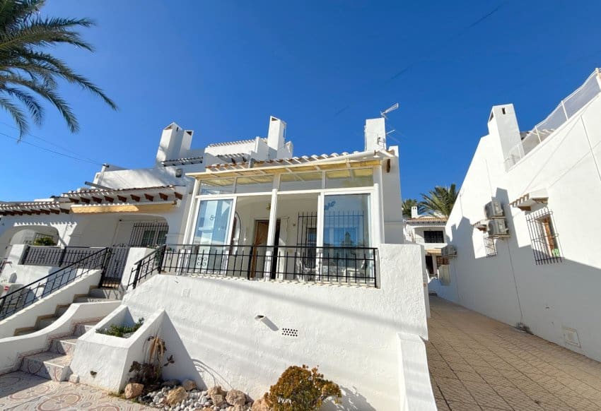 3 bedroom Villa for sale in Villamartin with pool - € 229,950 (Ref: 9432416)