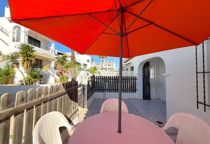 3 bedroom Villa for sale in Villamartin with pool - € 229,950 (Ref: 9432416)