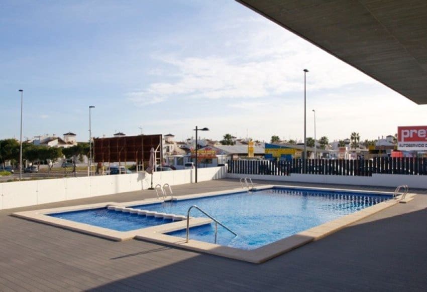 2 Zimmer Apartment zu verkaufen in Villamartin mit Pool - 235.000 € (Ref: 9469962)