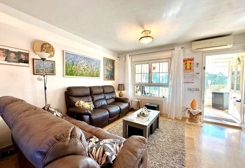 2 bedroom Villa for sale in Villamartin with pool - € 255,000 (Ref: 9471557)