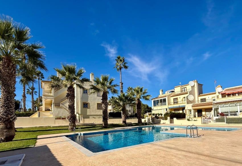 2 bedroom Villa for sale in Villamartin with pool - € 255,000 (Ref: 9471557)