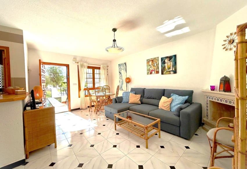 2 bedroom Townhouse for sale in Villamartin with pool - € 199,000 (Ref: 9490021)