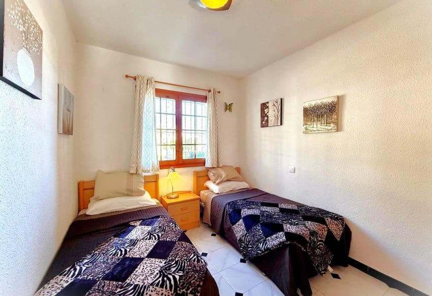 2 bedroom Townhouse for sale in Villamartin with pool - € 199,000 (Ref: 9490021)