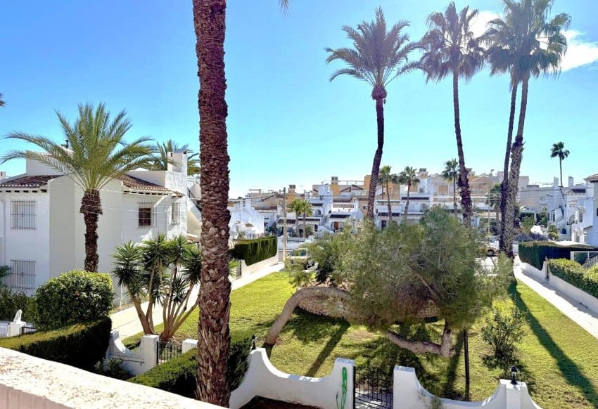 2 bedroom Townhouse for sale in Villamartin with pool - € 199,000 (Ref: 9490021)