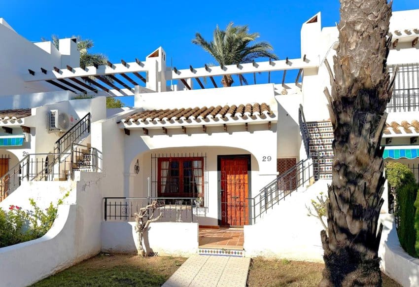 2 bedroom Townhouse for sale in Villamartin with pool - € 199,000 (Ref: 9490021)