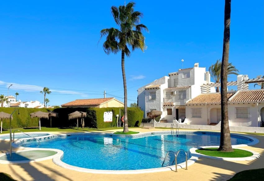 2 bedroom Townhouse for sale in Villamartin with pool - € 199,000 (Ref: 9490021)