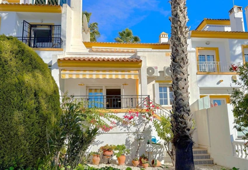 3 bedroom Villa for sale in Villamartin with pool - € 255,000 (Ref: 9492727)