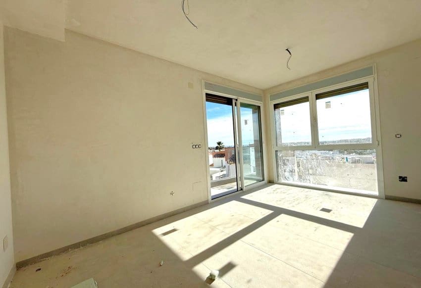 3 bedroom Villa for sale in Villamartin with pool - € 669,900 (Ref: 9496437)