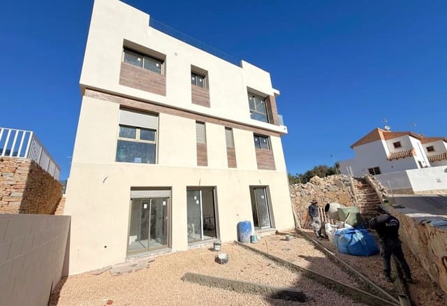 3 slaapkamer Villa te koop in Villamartin, Orihuela met zwembad - € 669.900 (Ref: 9496437)