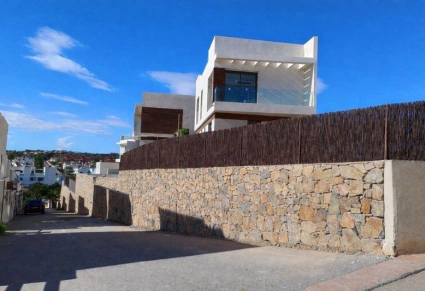 3 sypialnia Willa na sprzedaż w Orihuela Costa z basenem garażem - 669 900 € (Ref: 9496437)