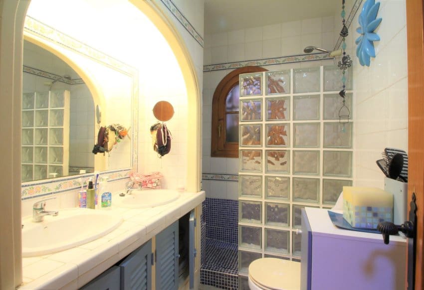 3 chambre Villa/Maison à vendre à Villamartin avec piscine - 295 000 € (Ref: 9535095)