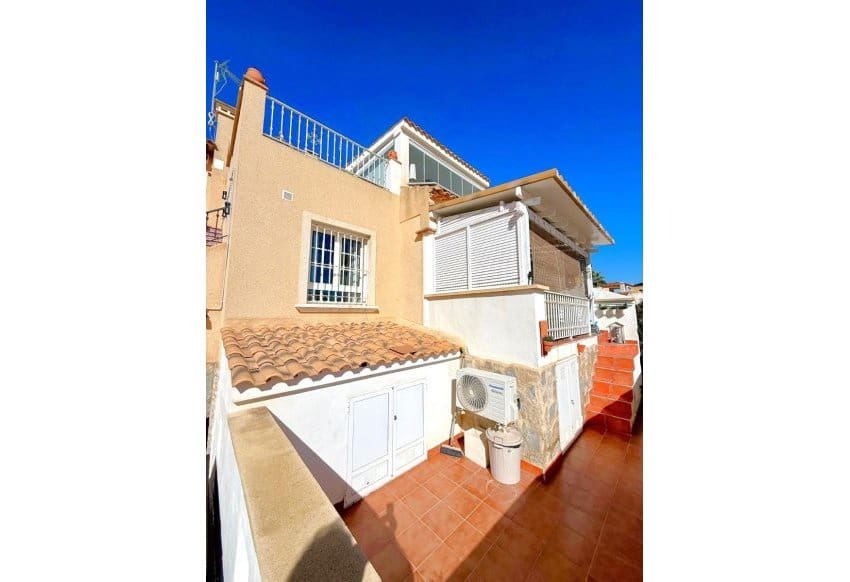 3 soveværelse Byhus til salg i Blue Lagoon med swimmingpool - € 319.000 (Ref: 9584556)