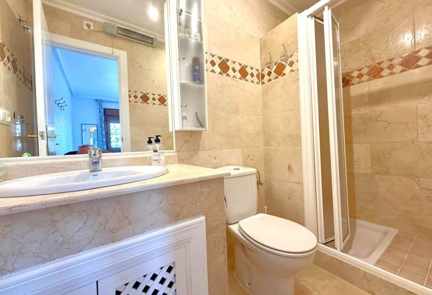 3 makuuhuone Omakotitalo myytävänä paikassa Villamartin mukana uima-altaan - 275 000 € (Ref: 9650598)