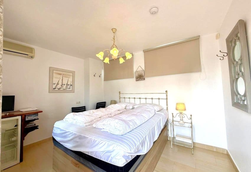 3 makuuhuone Omakotitalo myytävänä paikassa Villamartin mukana uima-altaan - 275 000 € (Ref: 9650598)