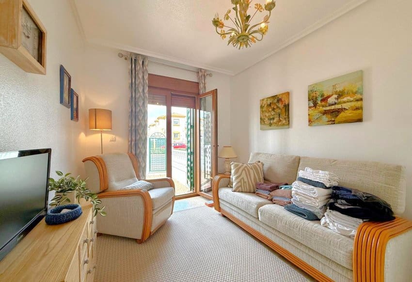 3 makuuhuone Omakotitalo myytävänä paikassa Villamartin mukana uima-altaan - 275 000 € (Ref: 9650598)