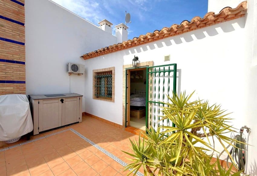 3 makuuhuone Omakotitalo myytävänä paikassa Villamartin mukana uima-altaan - 275 000 € (Ref: 9650598)