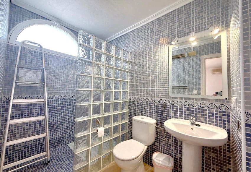 3 makuuhuone Omakotitalo myytävänä paikassa Villamartin mukana uima-altaan - 275 000 € (Ref: 9650598)