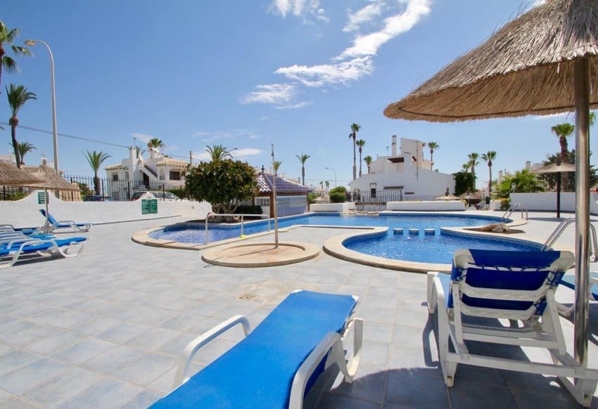 2 bedroom Townhouse for sale in Villamartin with pool - € 225,000 (Ref: 9665262)