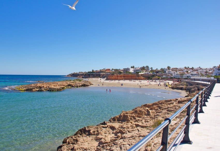 2 bedroom Townhouse for sale in Villamartin with pool - € 225,000 (Ref: 9665262)