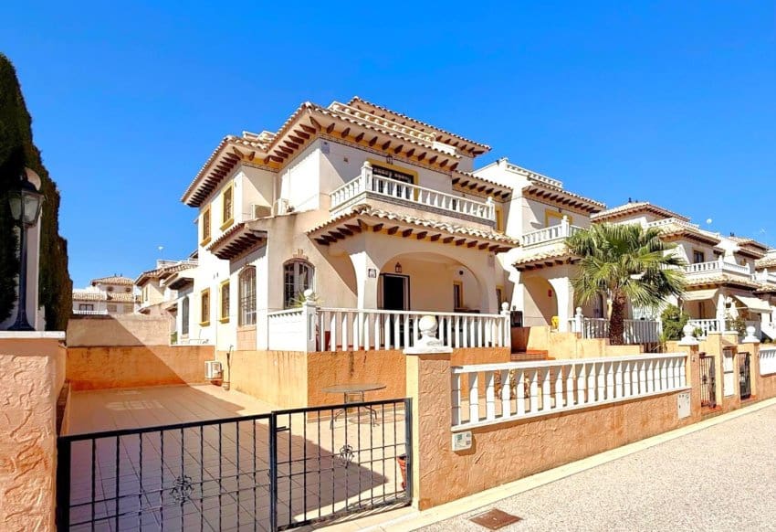 2 Zimmer Haus zu verkaufen in Orihuela Costa mit Pool - 221.000 € (Ref: 9687584)