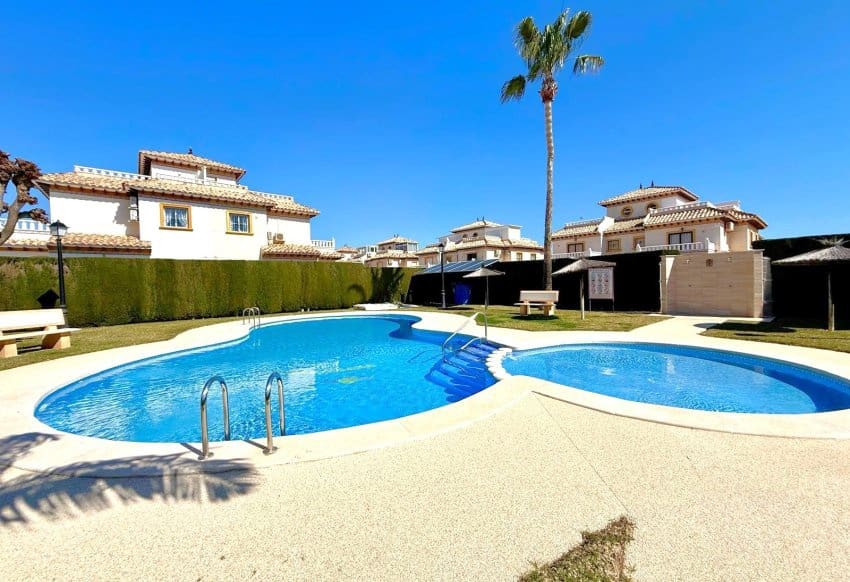 2 Zimmer Haus zu verkaufen in Orihuela Costa mit Pool - 221.000 € (Ref: 9687584)