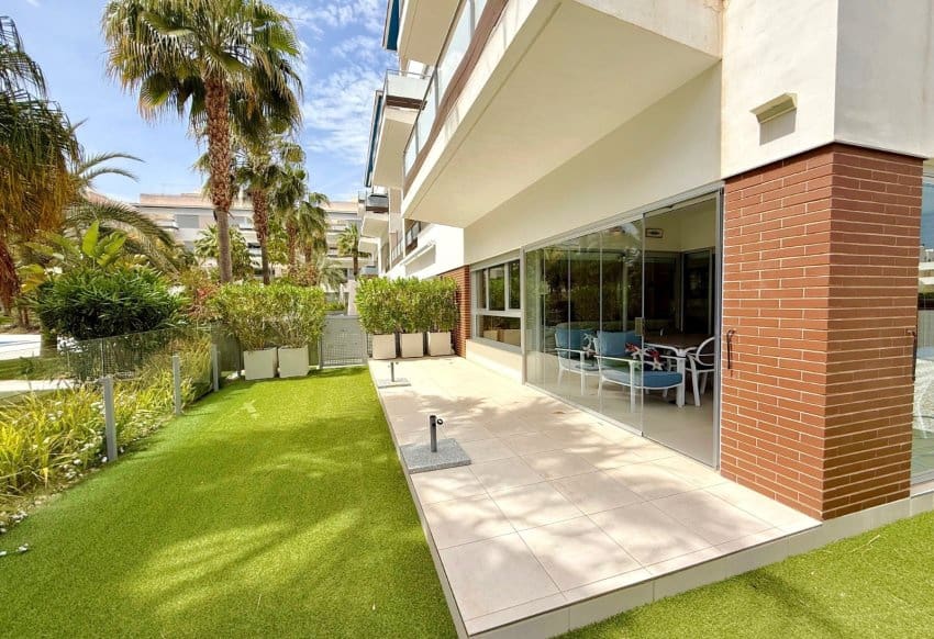 2 soveværelse Lejlighed til salg i Villamartin med swimmingpool - € 319.000 (Ref: 9802745)