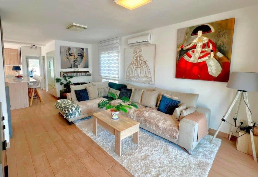 2 slaapkamer Villa te koop in Villamartin met zwembad - € 415.000 (Ref: 9804893)