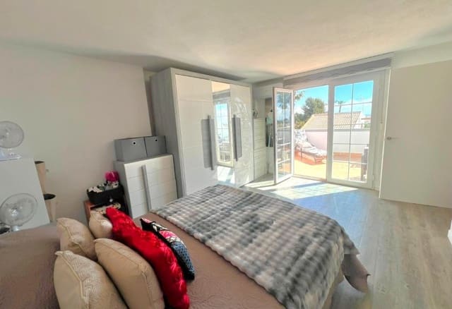 2 slaapkamer Villa te koop in Villamartin, Orihuela met zwembad - € 415.000 (Ref: 9804893)