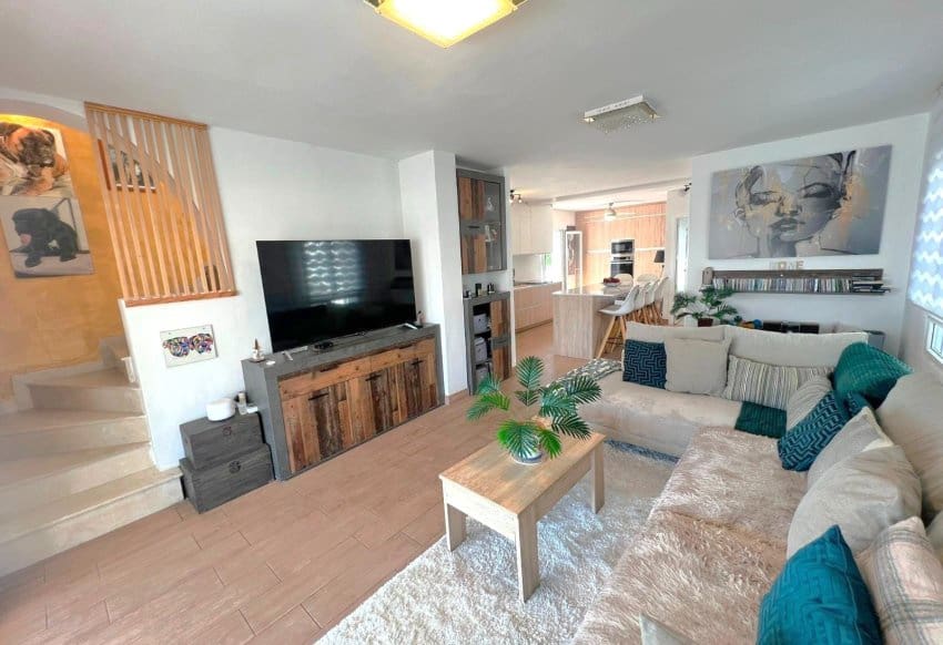 2 slaapkamer Villa te koop in Villamartin met zwembad - € 415.000 (Ref: 9804893)