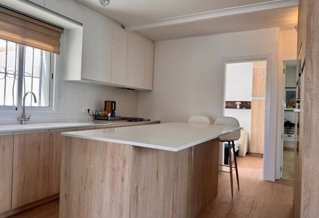 3 soveværelse Villa til salg i Villamartin, Orihuela med swimmingpool - € 424.900 (Ref: 9804893)