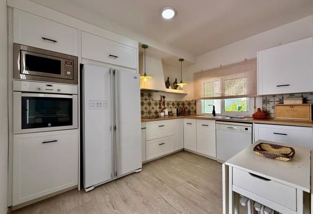 3 soveværelse Semi-Rækkehus til salg i Dehesa de Campoamor, Orihuela med swimmingpool - € 435.000 (Ref: 9804894)