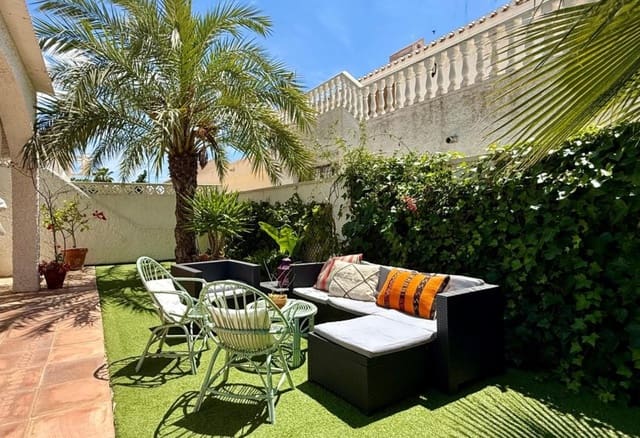 3 soveværelse Semi-Rækkehus til salg i Dehesa de Campoamor, Orihuela med swimmingpool - € 435.000 (Ref: 9804894)