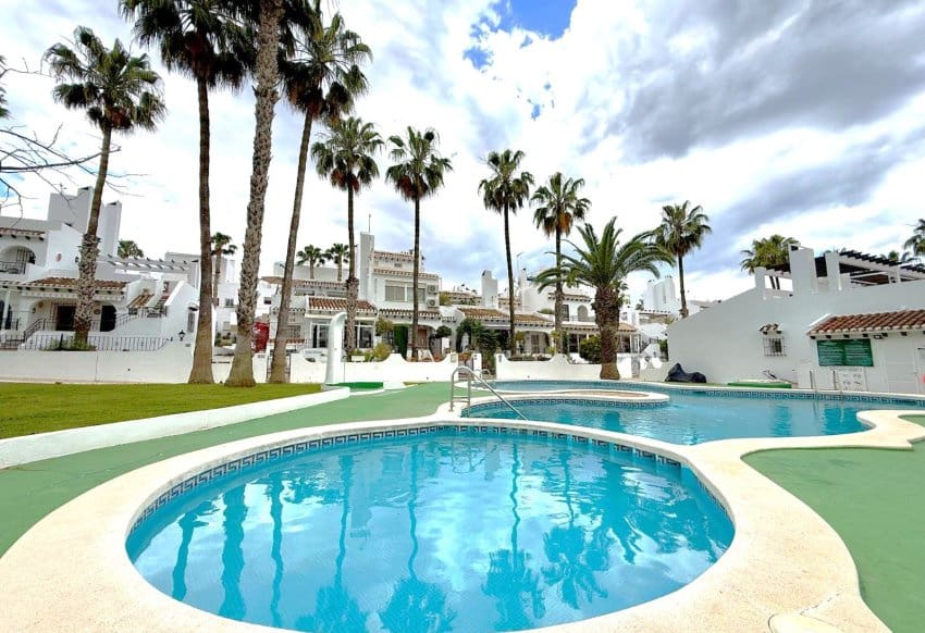 3 bedroom Townhouse for sale in Villamartin with pool - € 265,000 (Ref: 9832832)