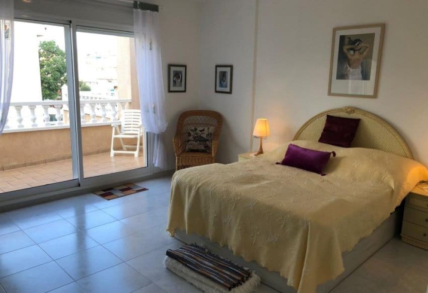 2 sovrum Lägenhet till salu i Playa Flamenca med pool - 319 900 € (Ref: 9897138)