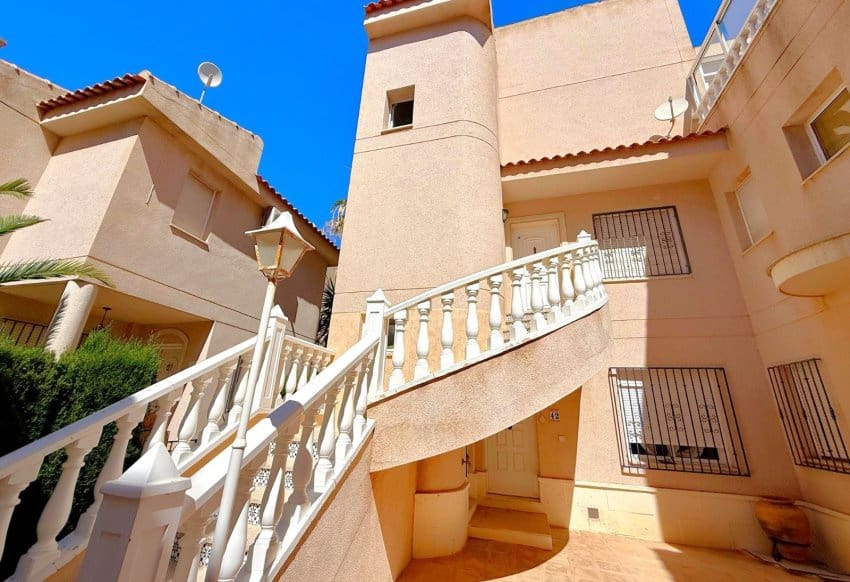 2 sovrum Lägenhet till salu i Playa Flamenca med pool - 319 900 € (Ref: 9897138)