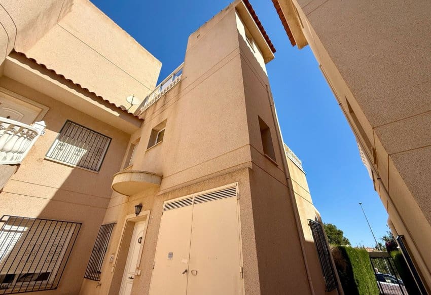 2 sovrum Lägenhet till salu i Playa Flamenca med pool - 319 900 € (Ref: 9897138)
