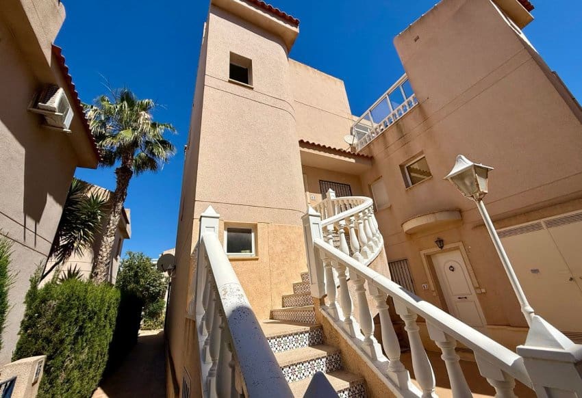 2 sovrum Lägenhet till salu i Playa Flamenca med pool - 319 900 € (Ref: 9897138)
