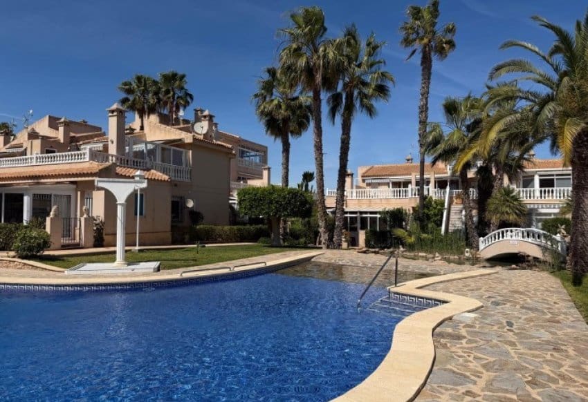 2 sovrum Lägenhet till salu i Playa Flamenca med pool - 319 900 € (Ref: 9897138)