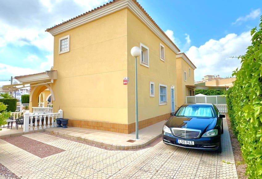 3 camera da letto Villa in vendita in Villamartin con piscina garage - 339.000 € (Rif: 9928451)