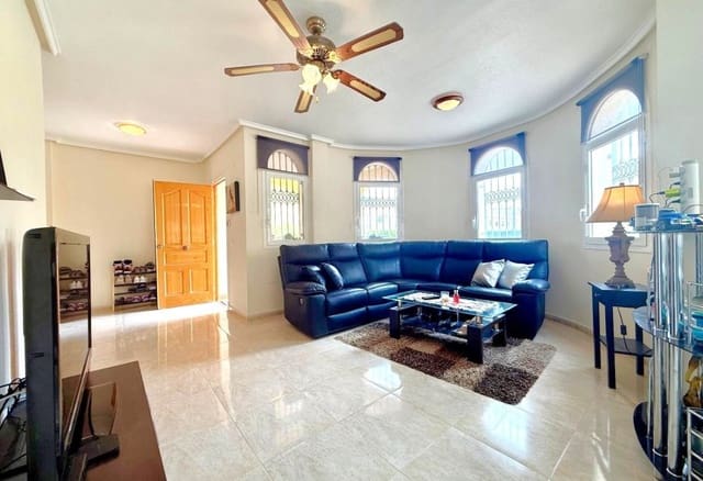 3 soveværelse Villa til salg i Villamartin, Orihuela med swimmingpool garage - € 339.000 (Ref: 9928451)