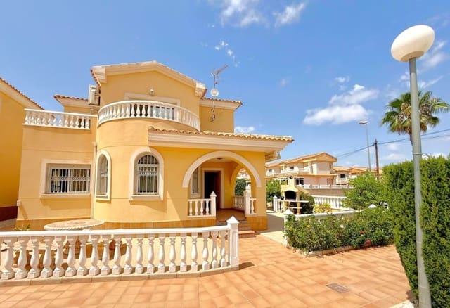 3 soverom Villa til salgs i Villamartin, Orihuela med svømmebasseng garasje - € 339 000 (Ref: 9928451)