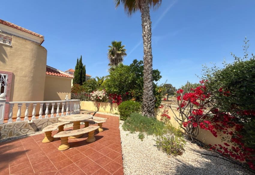 Chalet de 3 habitaciones en La Regia en venta con piscina - 349.950 € (Ref: 9934869)