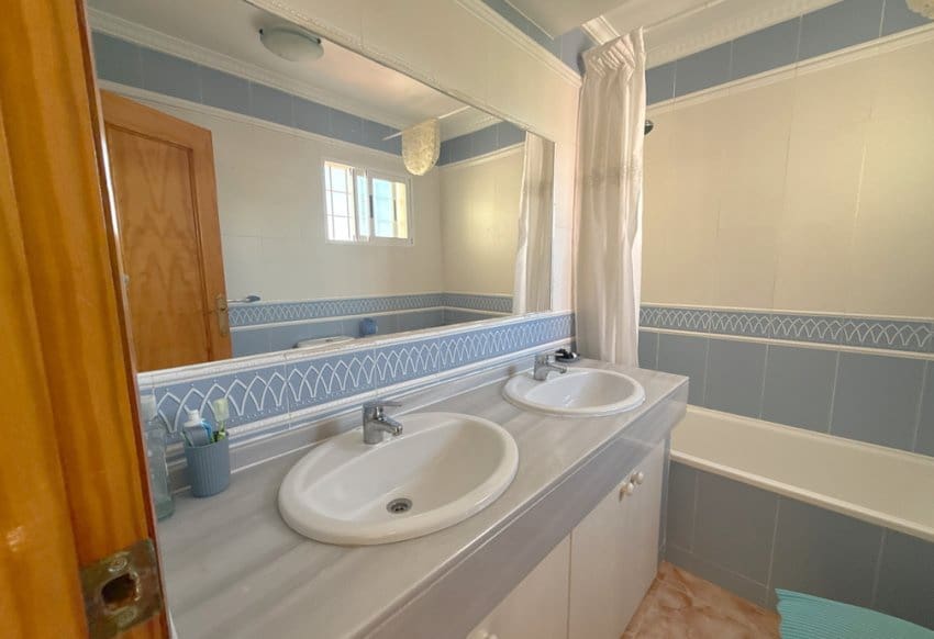 Chalet de 3 habitaciones en La Regia en venta con piscina - 349.950 € (Ref: 9934869)