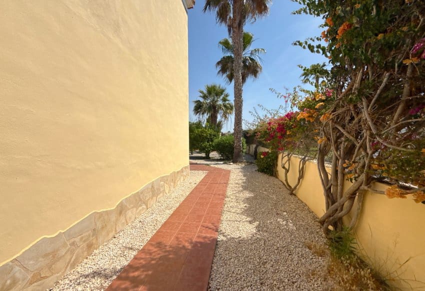 Chalet de 3 habitaciones en La Regia en venta con piscina - 349.950 € (Ref: 9934869)